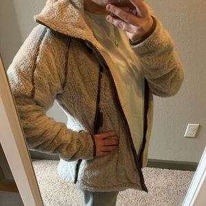 Kuhl XL jacket that can be turned into a vest!